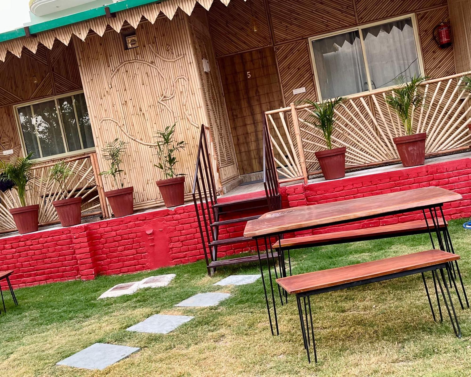 רישיקש Bamboo Garden Cottages And Cafe מראה חיצוני תמונה