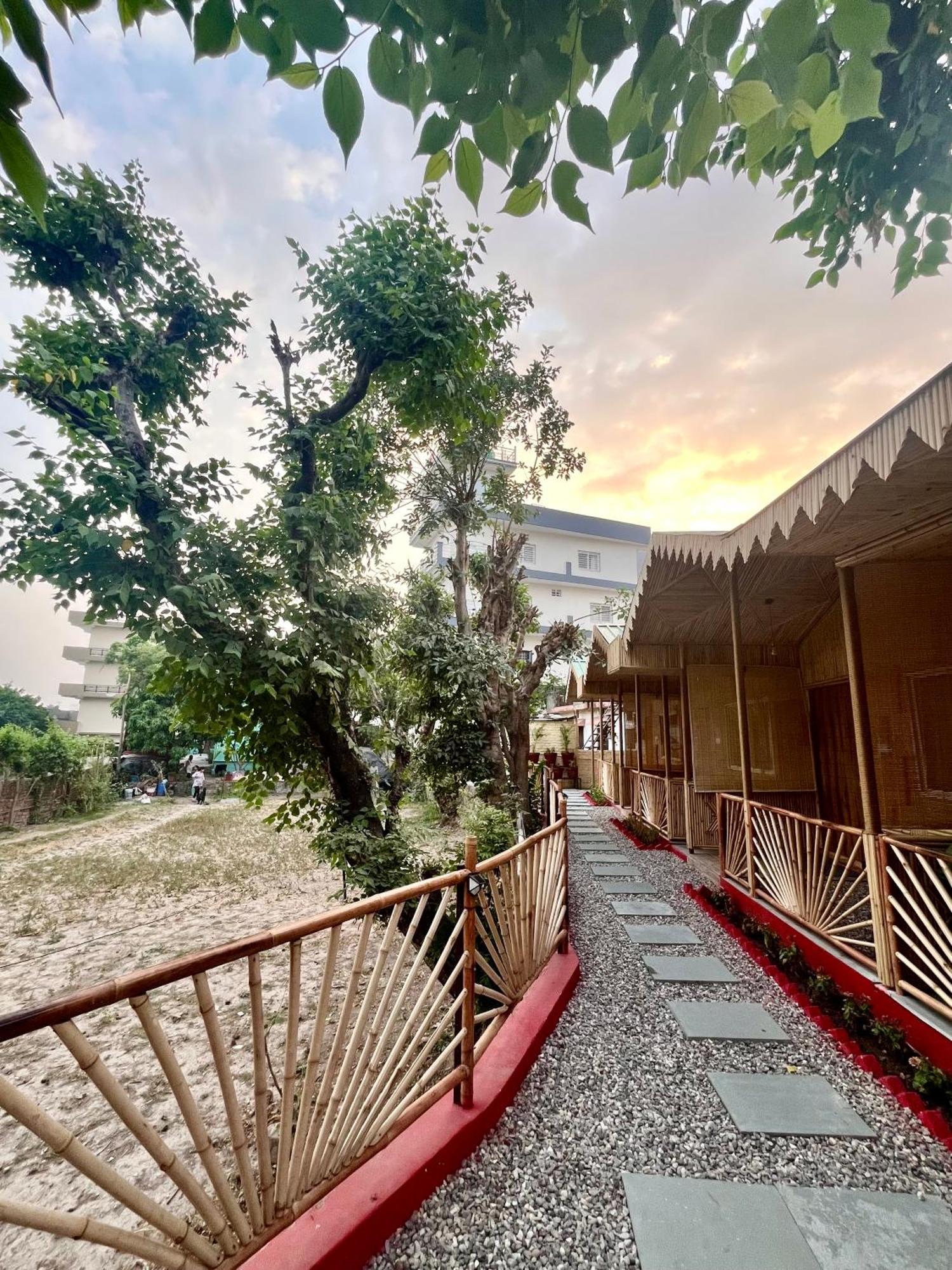 רישיקש Bamboo Garden Cottages And Cafe מראה חיצוני תמונה