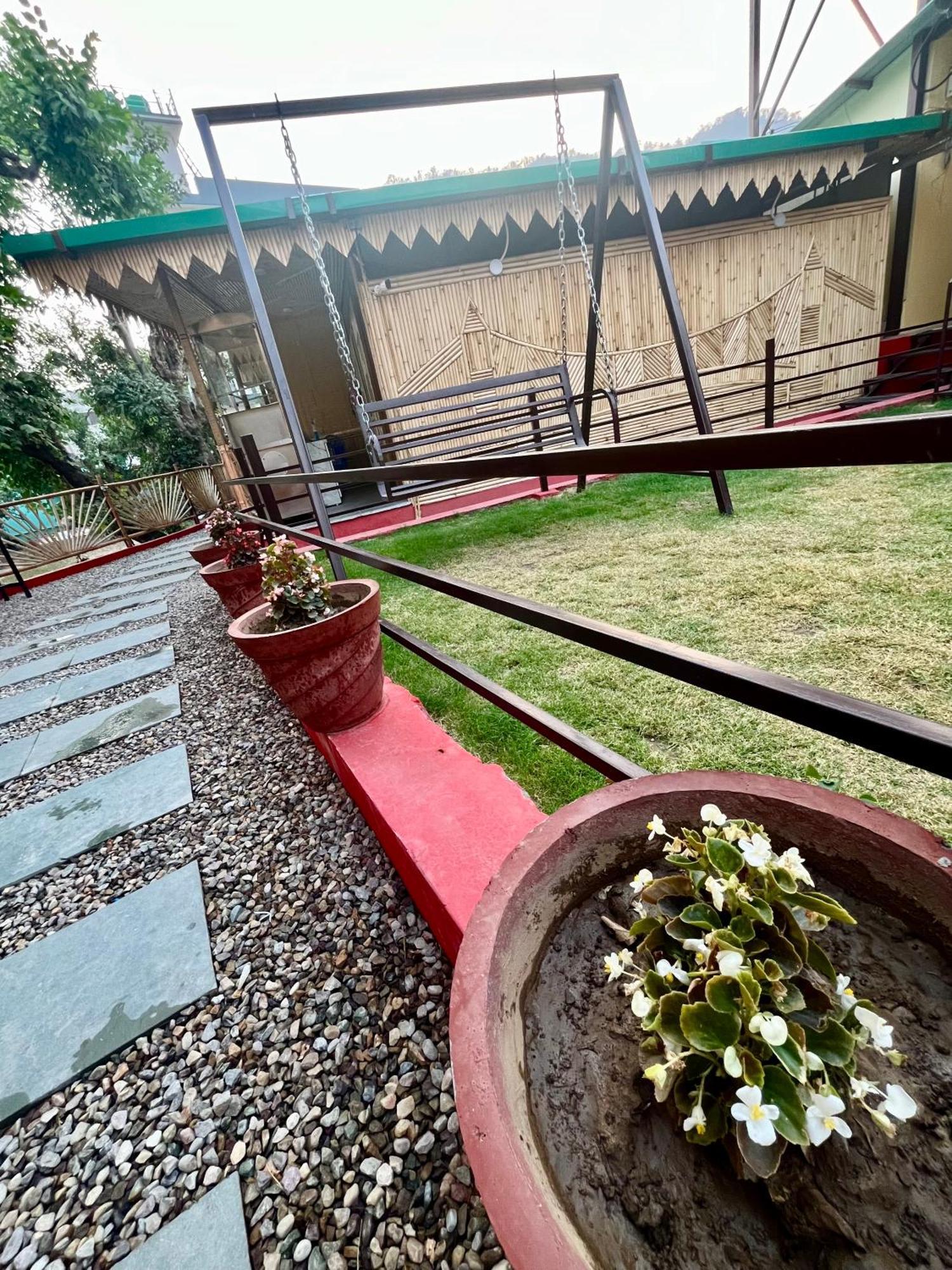 רישיקש Bamboo Garden Cottages And Cafe מראה חיצוני תמונה